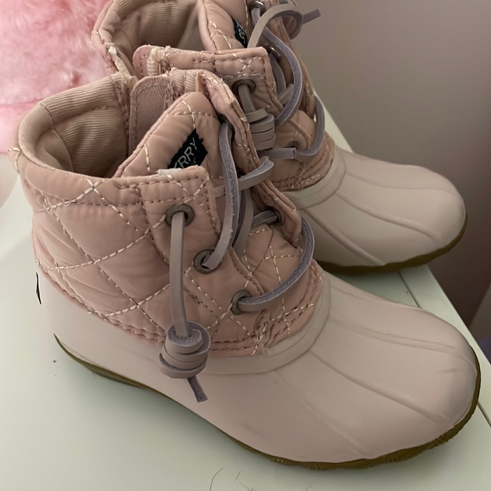 New light pink sperry boots
